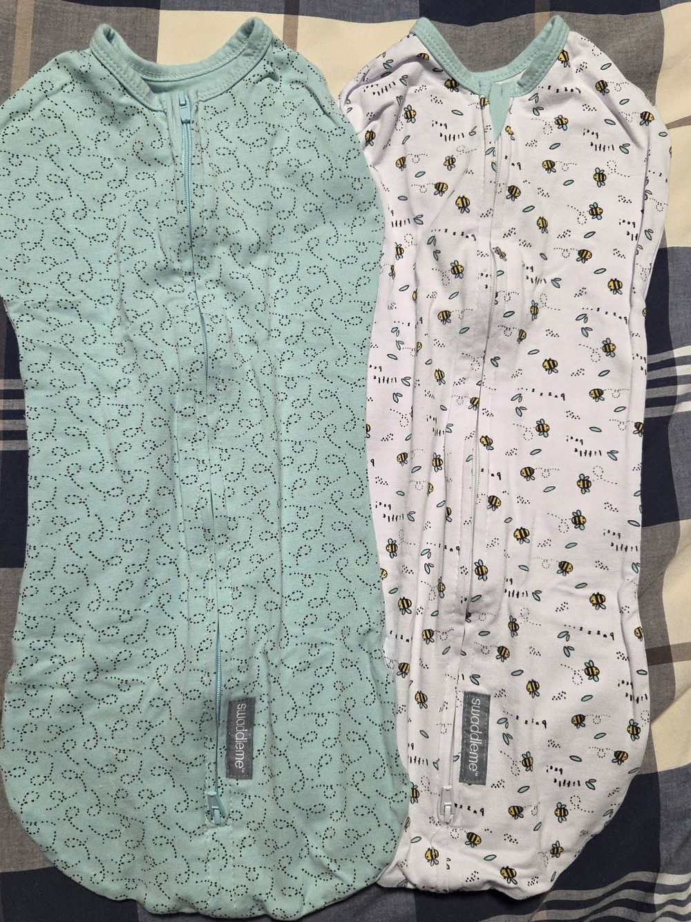 NWOT SwaddleMe Blue & White Bee-Print Zippered Sleep Sack Set